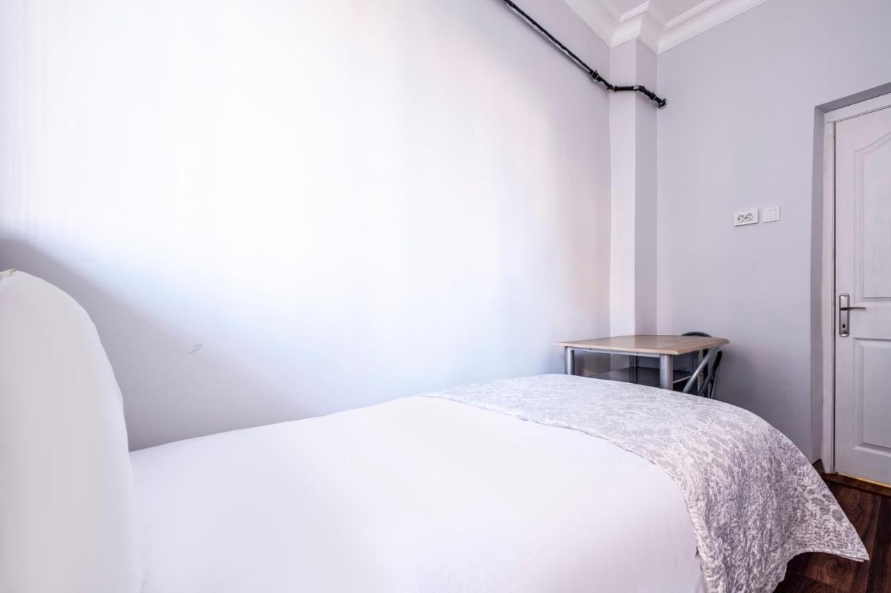 Sleek Flat 50 M To Bull Statue In Kadikoy Apartment อิสตันบูล ภายนอก รูปภาพ